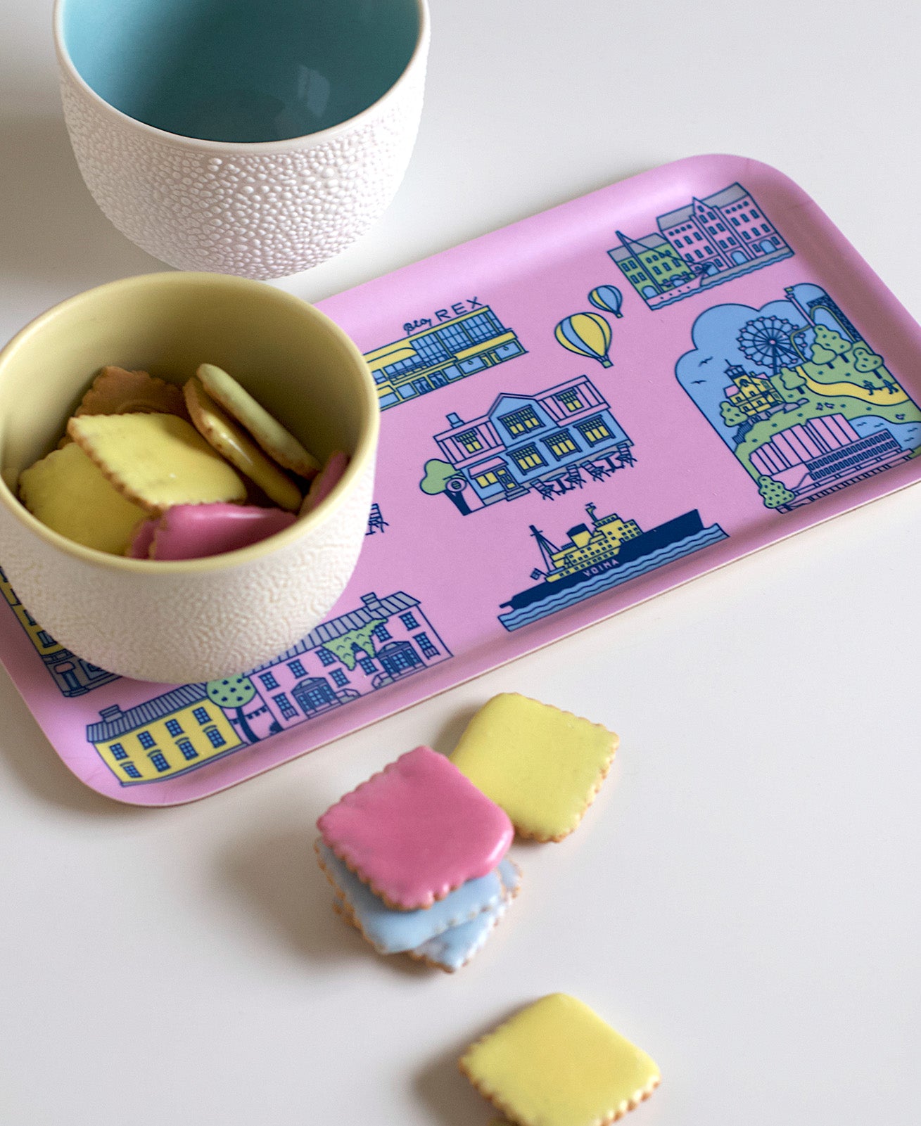 Kuviokioskin Helsinki mini tarjotin ja karnevaalikeksit