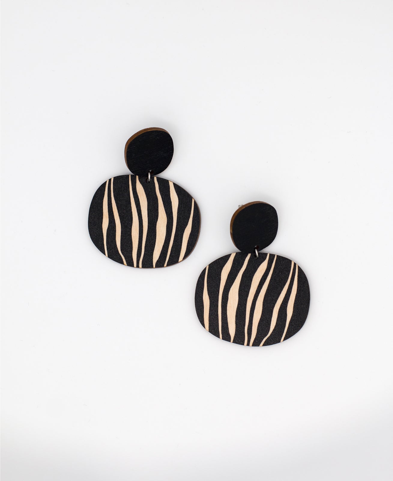 Kivi earrings, black and white