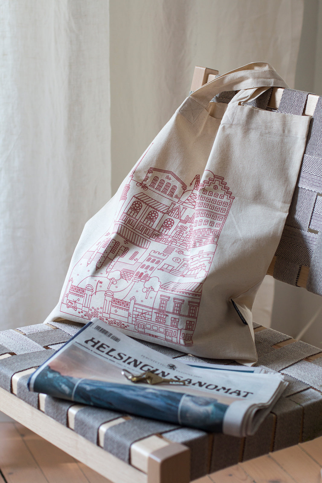 Punavuori bag on a chair